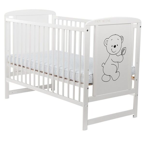 BabyNeeds - Patut din lemn Timmi 120x60 cm, Din lemn de pin si mdf, Stabil si rezistent, Inaltime saltea reglabila pe 3 nivele, Laterala cu 3 bete detasabile, EN716-1, EN716-2, Alb