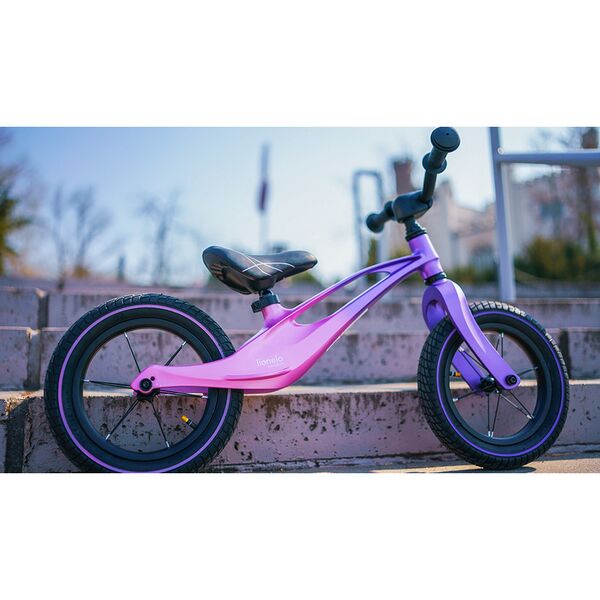 Lionelo - Bicicleta usoara Bart Air, Fara pedale, Cu roti gonflabile, Cu cadru din magneziu, Cu ghidon si sa reglabile, Greutate 3.8 Kg, 12 inch, Conform cu standardul european de securitate EN71, Pink Violet